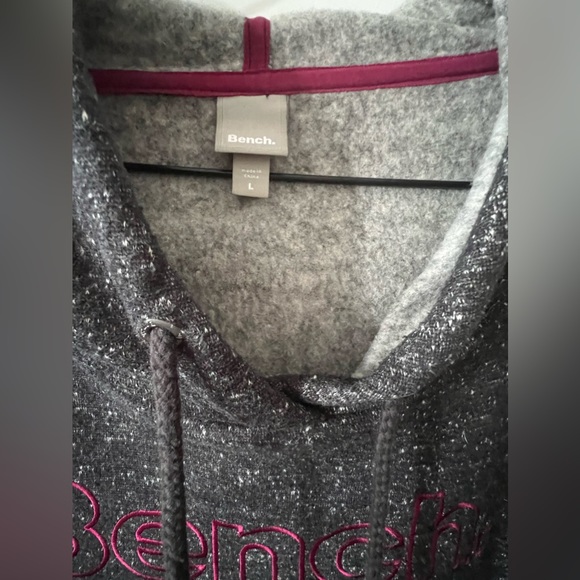 Bench sweater - Picture 3 of 3